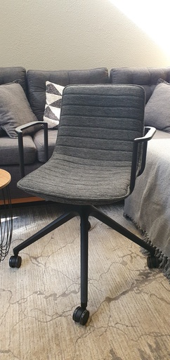 [000-033-A010-01] THE ONE CHAIR